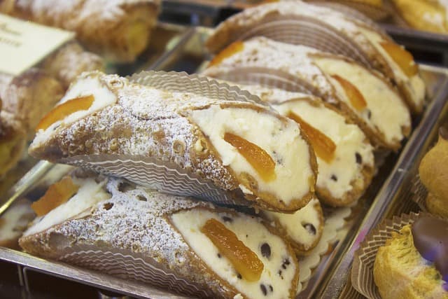 Italian cannoli